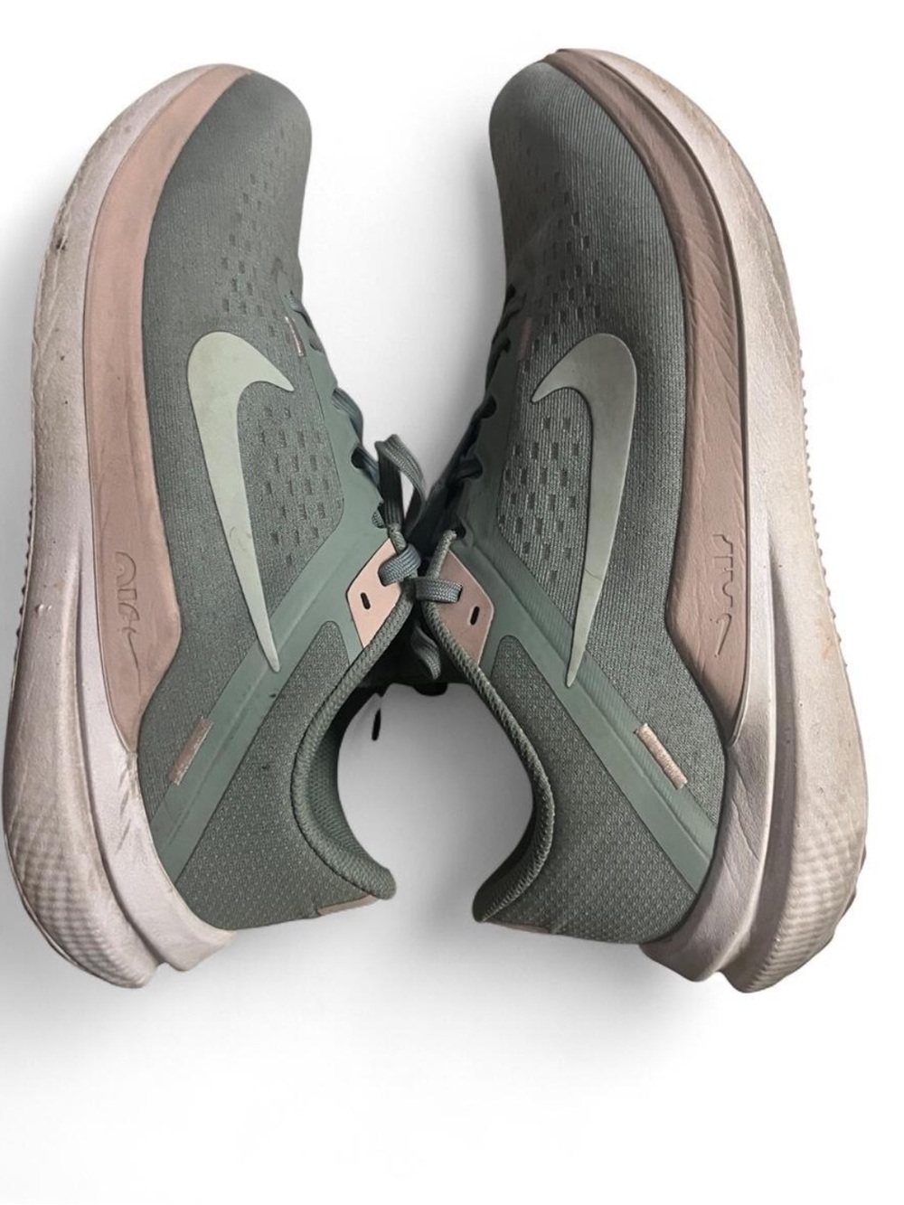 Nike Women's winflow 10 green and pink
Running Shoes size 9